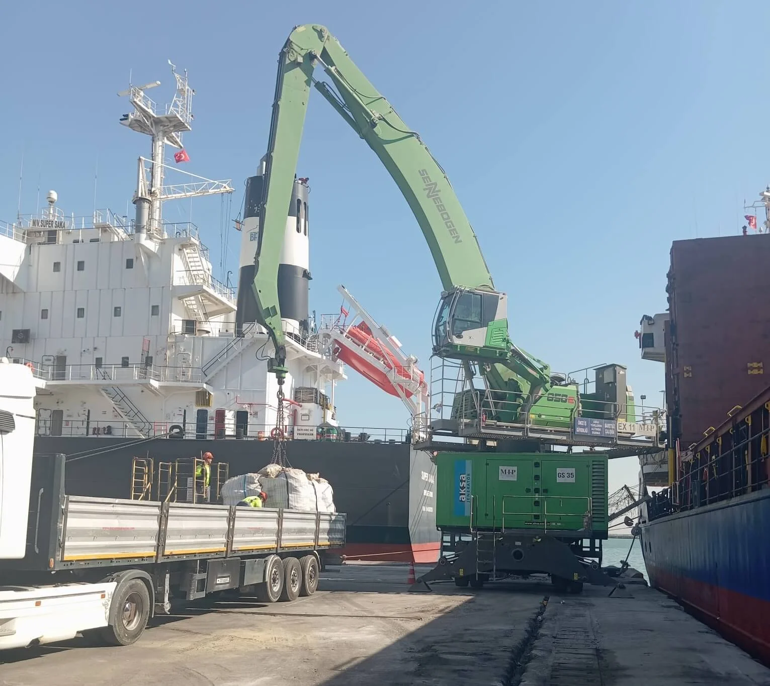 Mersin Limanı Gemiye Patates Yükleme